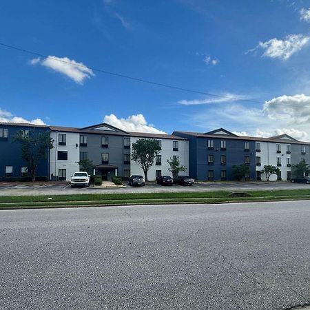 Quality Inn & Suites At Airport Blvd I-65 Mobile Exterior photo