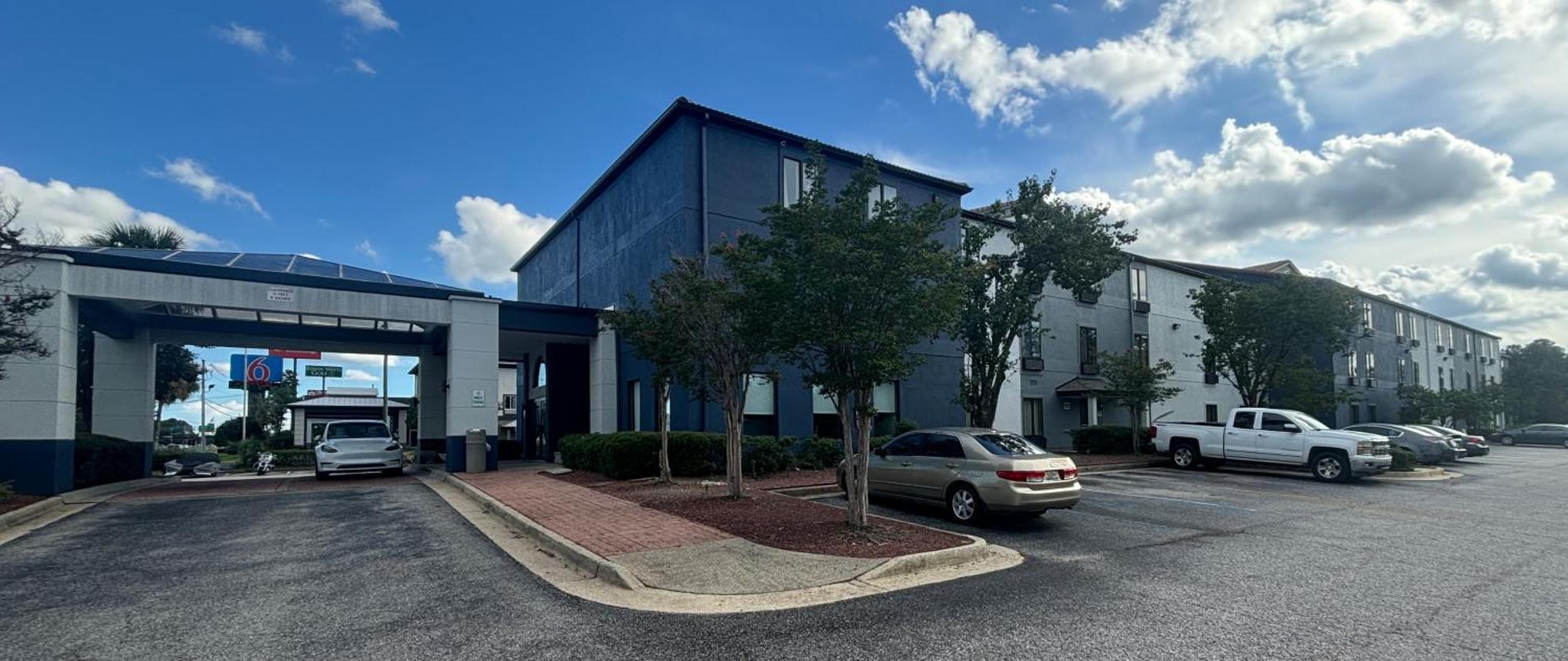 Quality Inn & Suites At Airport Blvd I-65 Mobile Exterior photo
